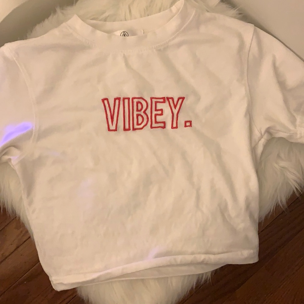 “VIBEY” Crop Top